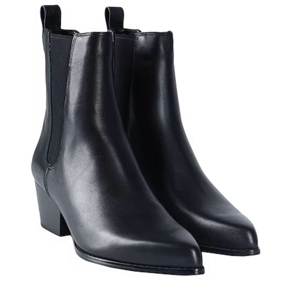 MICHAEL Michael Kors

Kinlee Bootie Size 6 Heel Height 2” NIB